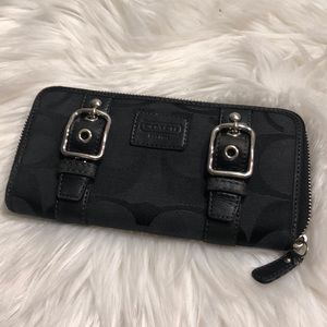 Coach signature wallet Good Condition